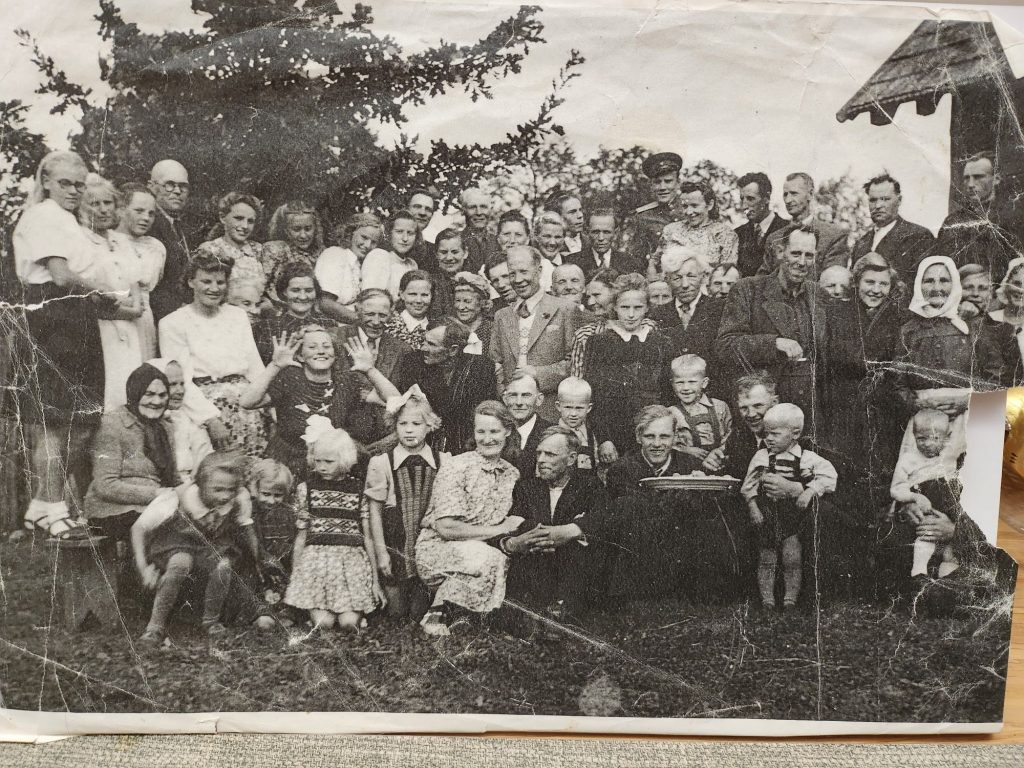 vesneri külarahvas ristimispeol 1948 vesneri külarahvas ristimispeol 1948